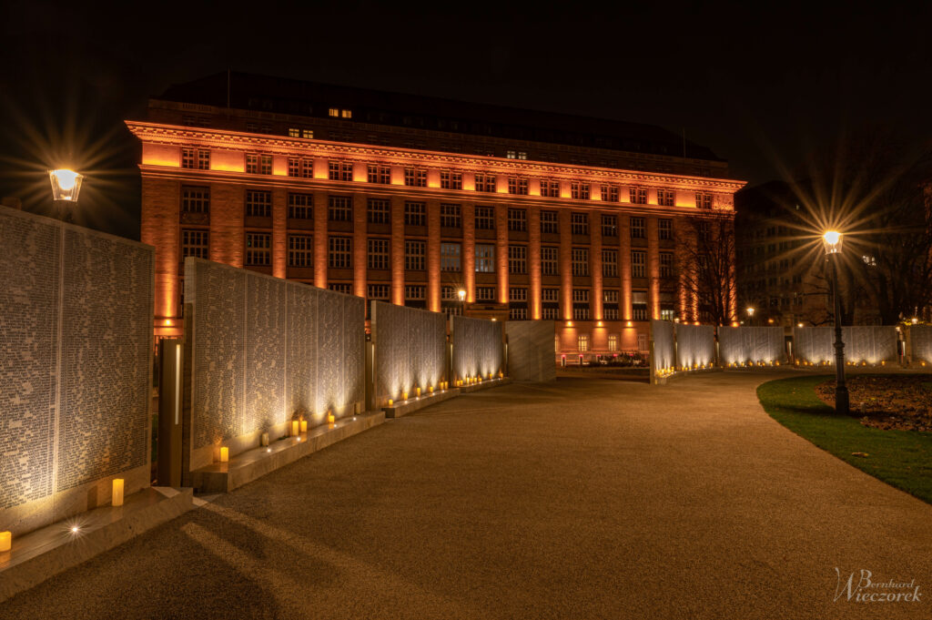 Im Hintergrund: Die österr. Nationalbank