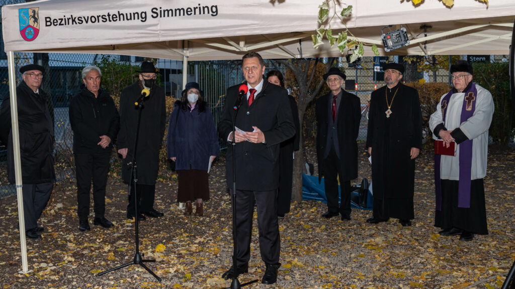 Bezirksvorsteher Thomas Steinhart bei seiner Rede in der Gedenkstunde am 9. November 2021