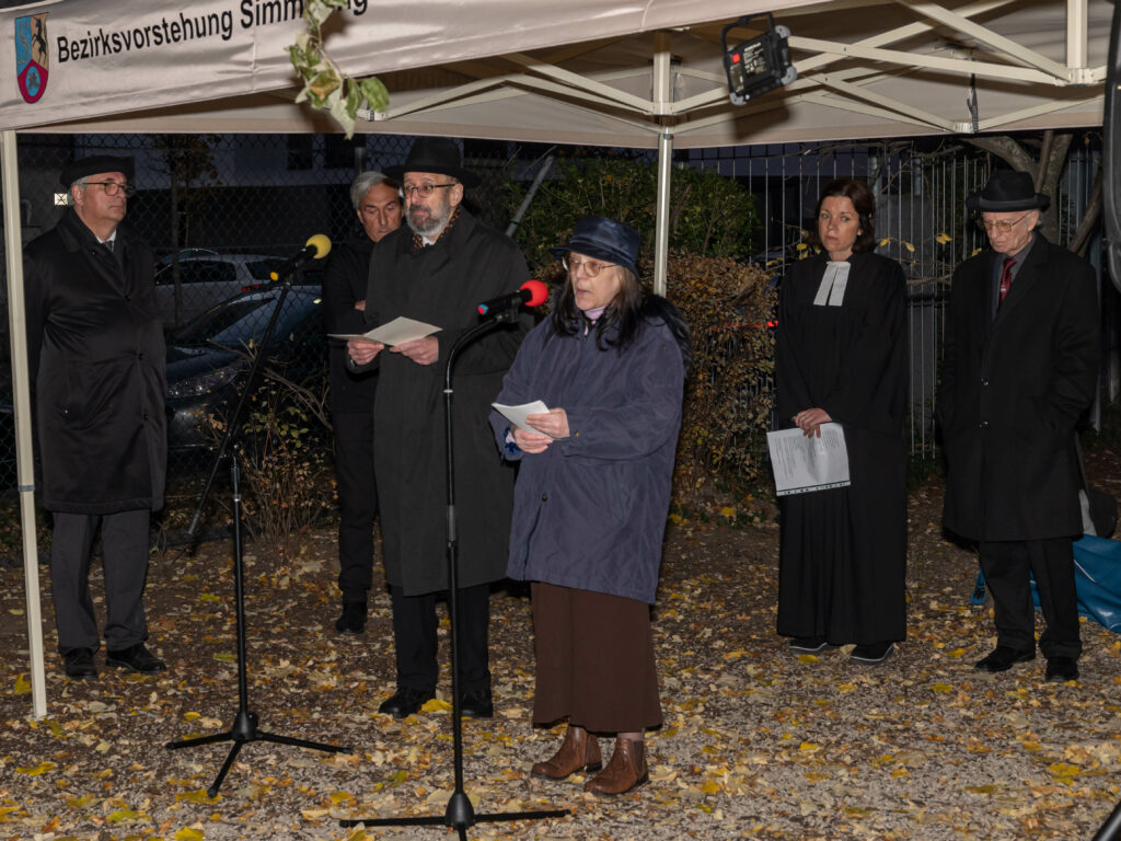 Rivka Lerner von der Israelitischen Kultusgemeinde trug das Abschlussgebet (gesprochen auf Deutsch, gesungen auf Hebräisch) vor